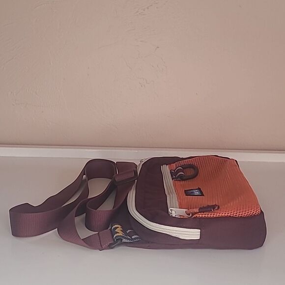 KAVU Delray Beach Crossbody Bag Lightweight Mesh Beach Pack color berry divine - Picture 7 of 16